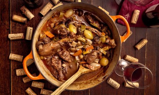 Mord på menyen: Når livet gir deg hane og burgunder, lag coq au vin