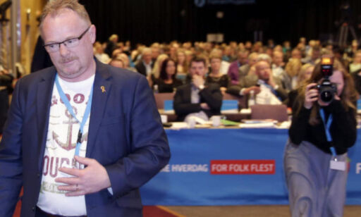 Professor om Sandbergs t-skjorte: - Som folkevalgt bør han bruke vettet
