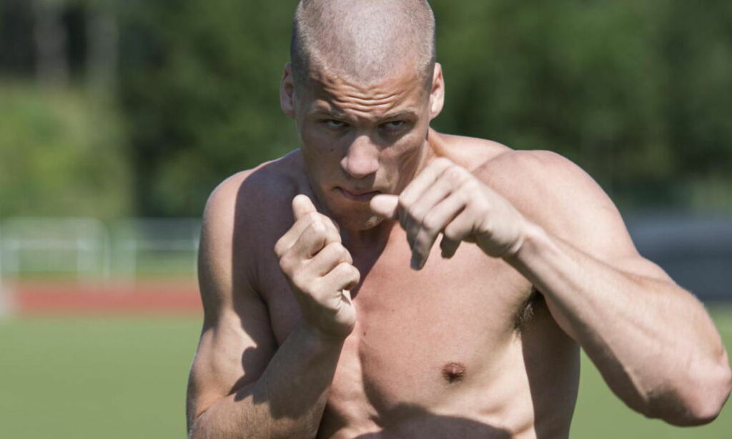 Da pappa Magne døde og onkel Erling ble tatt for Nokas-ranet, ga Kai Robin opp boksinga - ti år seinere gjorde han sin proffdebut