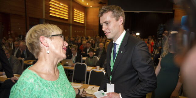 Tidligere Sp-leder ber partiet suspendere Borten Moe