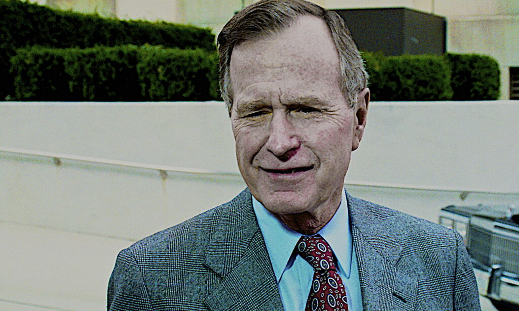 CNN: George Bush kommer til å stemme på Hillary Clinton