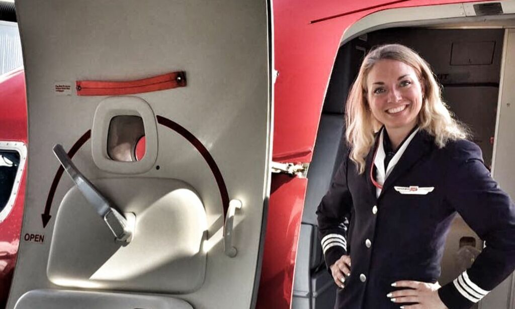 Norwegian-piloten Emelie (32) ble kalenderpike for å støtte kreftsaken