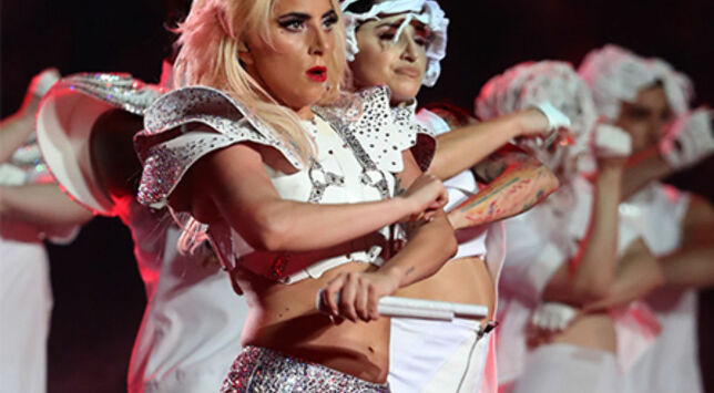 Én ting ved Lady Gagas sceneopptreden skaper full splid på internett