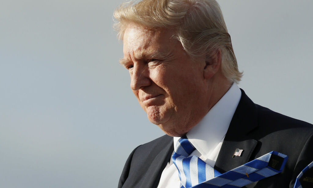 Omringet av kriser, tilbringer Trump sin 18. dag på golfbanen. Det koster flesk