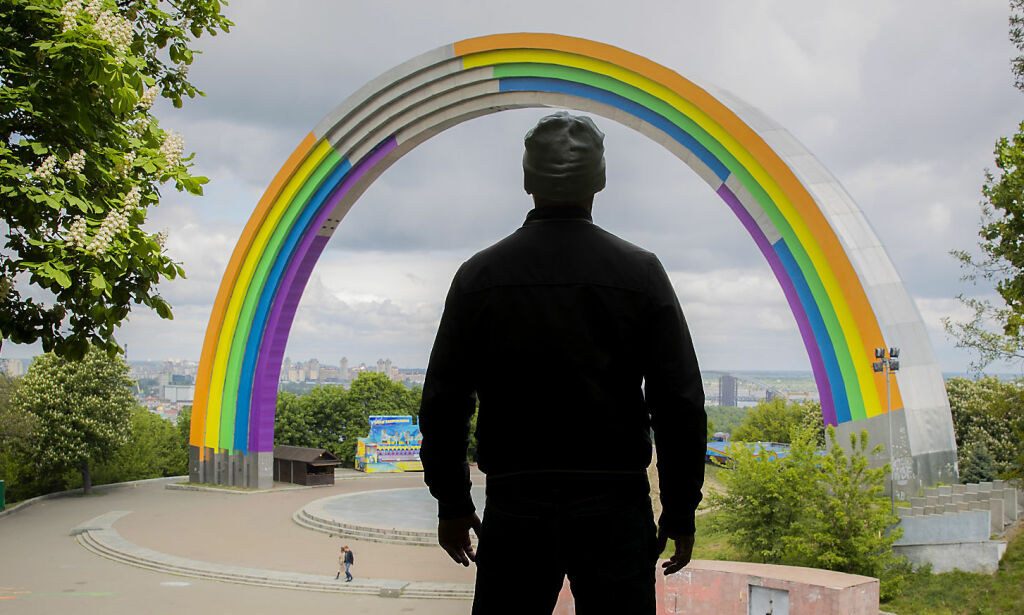 Homofile Oleg lever et dobbeltliv i MGP-byen på grunn av hat og vold: - Derfor holder jeg legningen min skjult