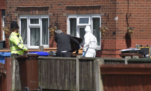 Politiet til væpnet aksjon mot hus i Manchester: - Et voldsomt smell