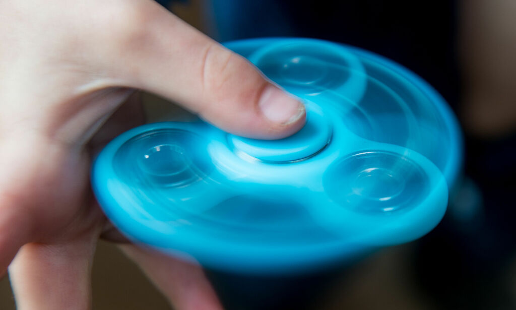 Sommerens store hit - alt du lurte på om «fidget spinners»
