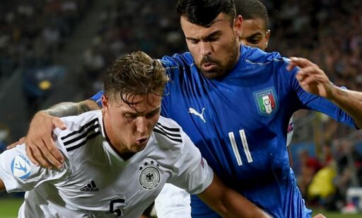 Raser og anklager Italia og Tyskland for avtalt spill: -Det de gjorde var en skam