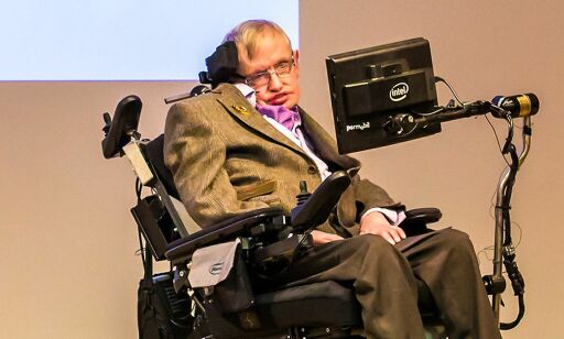 Anklaget Stephen Hawking for å spre «ondsinnet» løgn. Nå stormer det rundt helseministeren