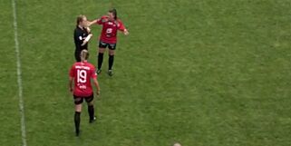 Raser og krever omkamp: Emilie (18) får rødt kort på vei av banen