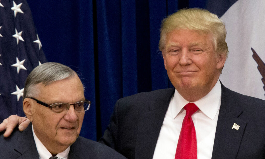 Donald Trump benåder «USAs tøffeste sheriff» Joe Arpaio. Slaktes av senatorer