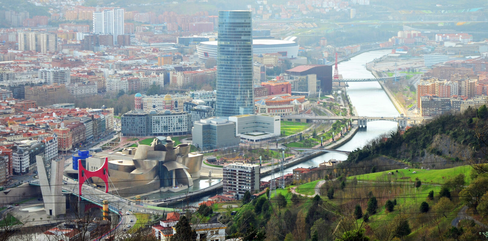 TITANMONUMENT: Guggenheim-museet i Bilbao. Foto: Shutterstock TITANMONUMENT: Guggenheim-museet i Bilbao. Foto: Shutterstock