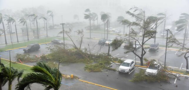 Orkanen «Maria» herjer nå over Puerto Rico og har gjort alle 3,5 millioner innbyggerne på øya strømløse