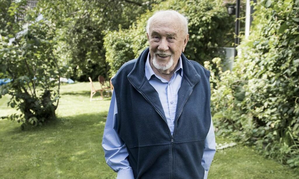 En infeksjon holdt nylig på å ta knekken på Espen Skjønberg (93): - Var så syk at jeg ikke husker noe