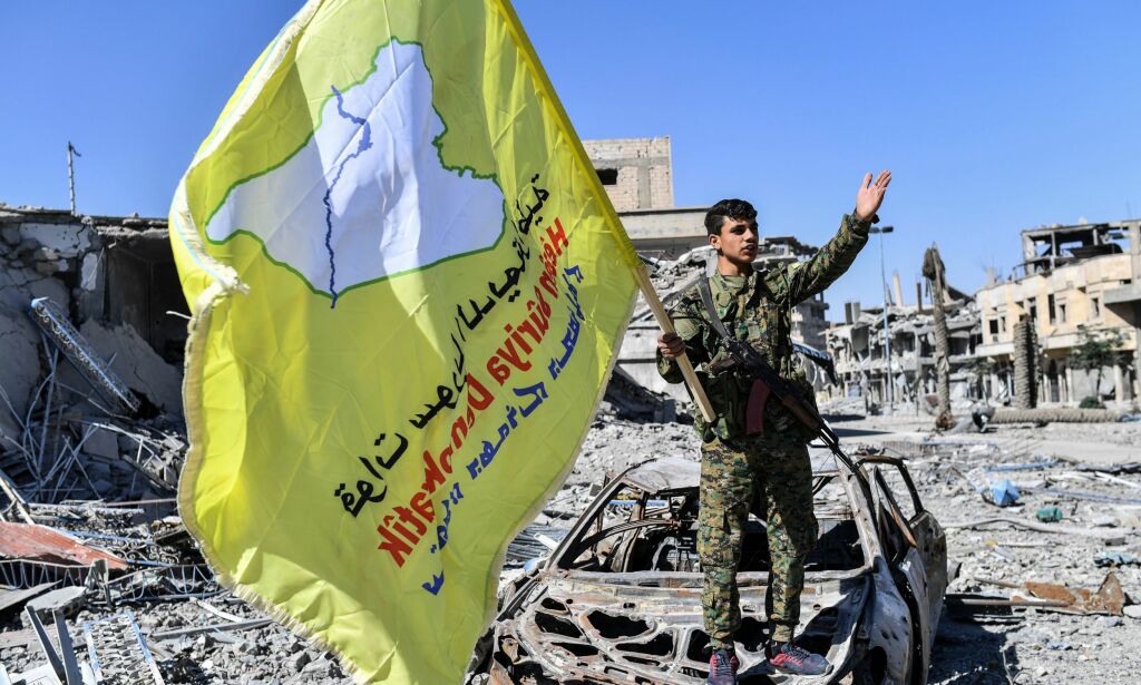 Jubler med flagg i gatene: amerikanskstøttede styrker skal ha erobret Raqqa fra IS