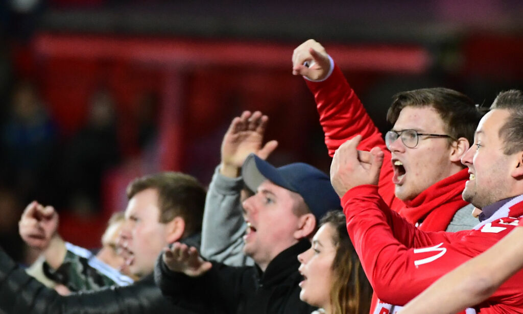 Brann-fansen gikk amok etter at offside-plassert Bendtner scoret