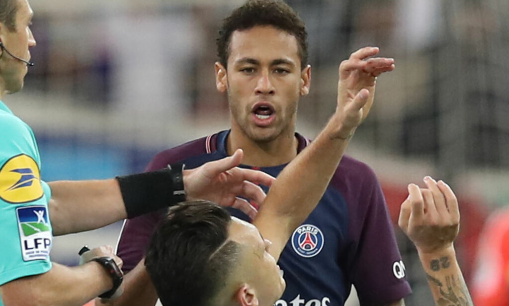 Neymar scoret, måtte bli beskyttet med skjold, og ble utvist: - Det er så barnslig