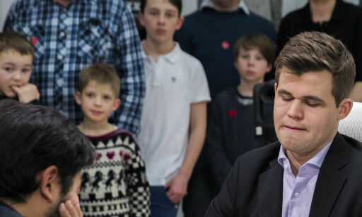Carlsen åpnet med remis