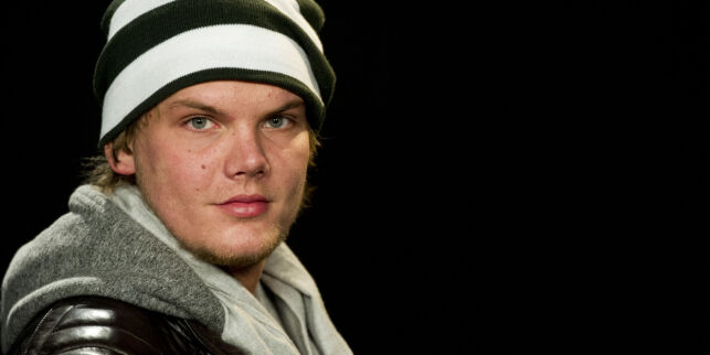 I 2007 postet en ukjent svenske låtene sine på et musikknettsted. Han fikk ingen respons...