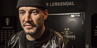Bendtner fyrer løs: - Kunstgress er ikke fotball