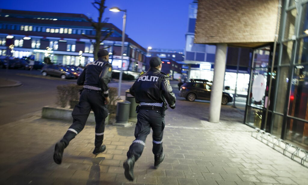 - Tenåringsjenter møtes til slåsskamper og truer med kniv