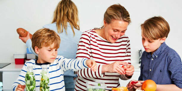 På søndager lager trebarnsmor Christina middag for HELE uka