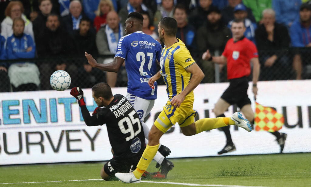 Her får Sarpsborg dommergaven som kan sende dem til Europa League