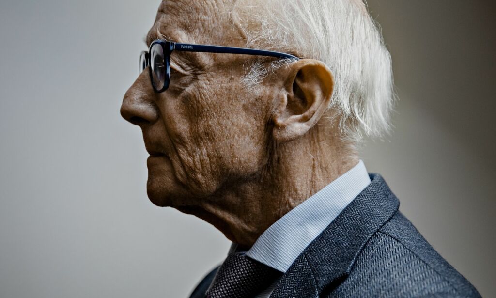 Kåre Willoch takker sin kone for at han om noen dager fyller 90 år