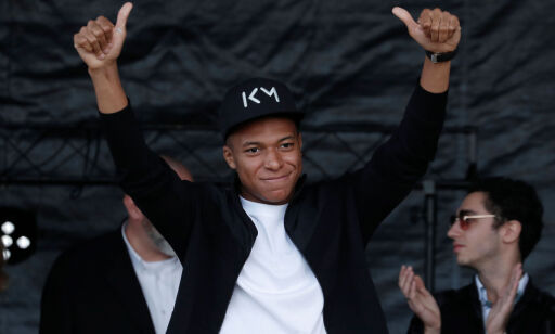 Tusenvis møtte opp for å hylle Mbappé i hjembyen