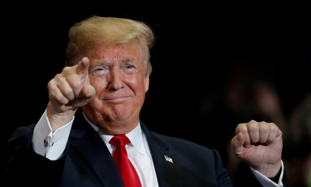 Noen holder Trump i øra