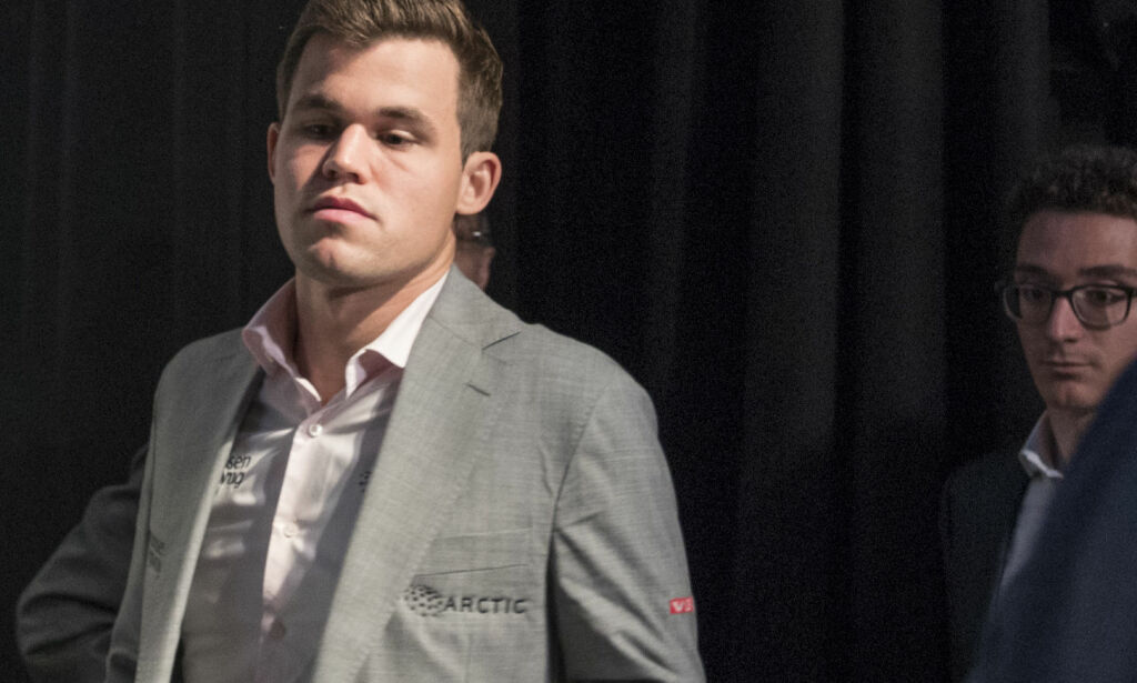 Sjakk-VM: Ny remis etter at Carlsen forsvarte seg perfekt