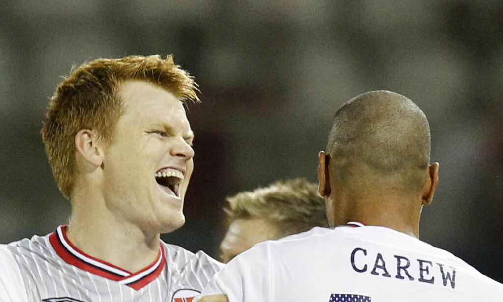 John Arne Riise og John Carew spenner bein på seg selv