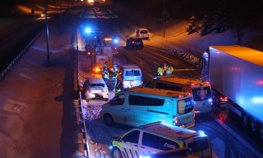 Seks vogntog sto bom fast på E6