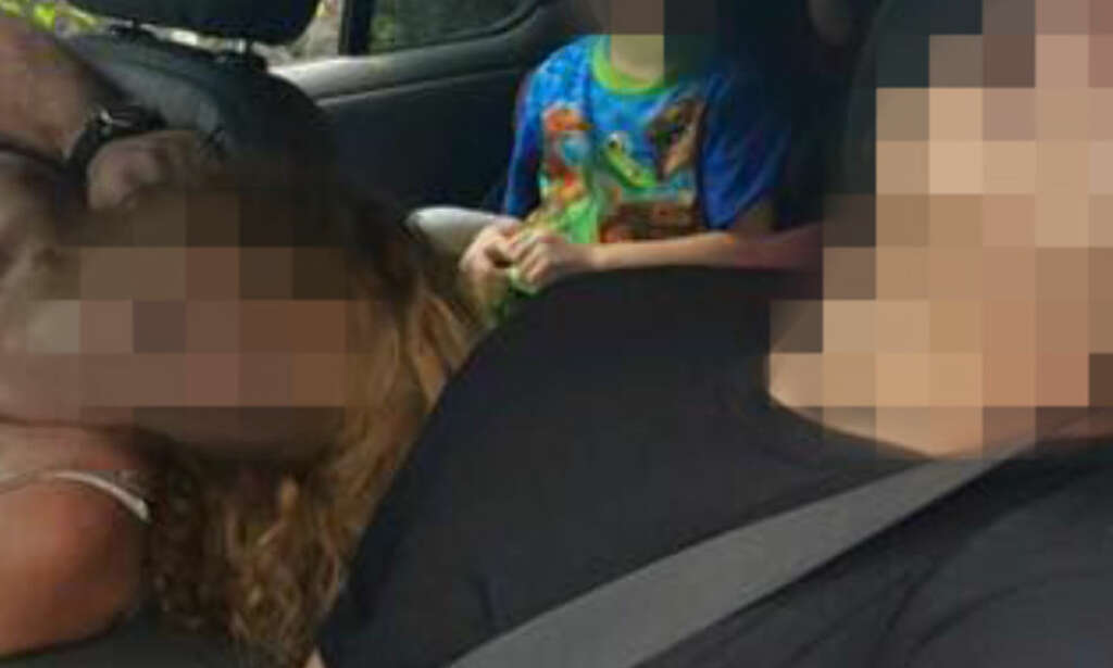 Politiet la ut bilde av bestemora og kjæresten som tok overdose på heroin. I baksetet sitter en gutt på fire år