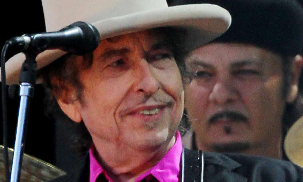 Bob Dylan tar ikke imot Nobelprisen personlig