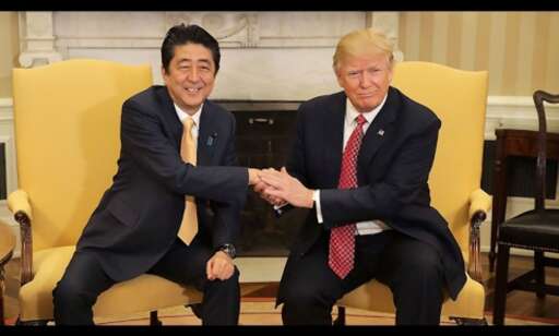 Japans statsminister møtte Trump: - Eh, skal vi håndhilse?